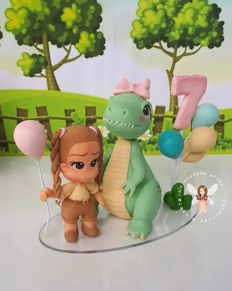 Topo de Bolo Dinossauro Menina Personalizado em biscuit