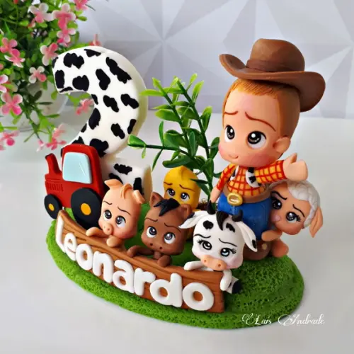 Topo de Bolo Fazendinha Personalizado em biscuit