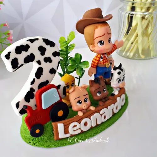 Topo de Bolo Fazendinha Personalizado em biscuit