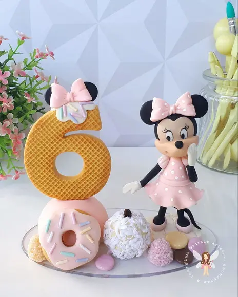 Topo de Bolo Minnie Confeiteira