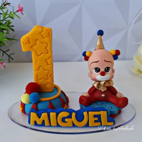 Topo de bolo palhaço circo em biscuit