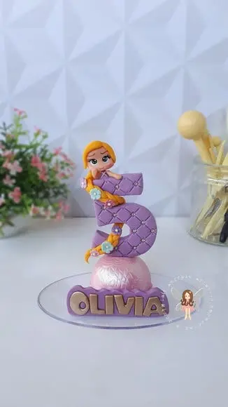 Vela Rapunzel com Nome Feita Biscuit
