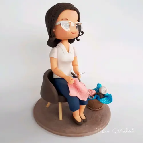 Vovó Fazendo Crochê Personalizada em Biscuit