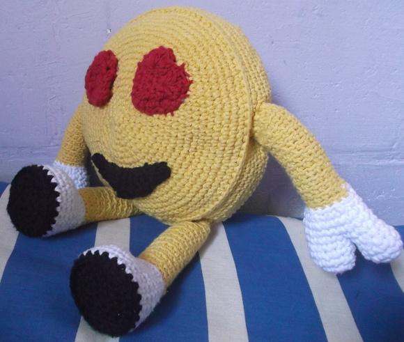 Almofadinha Emoji Apaixonado em Crochê Amigurumi