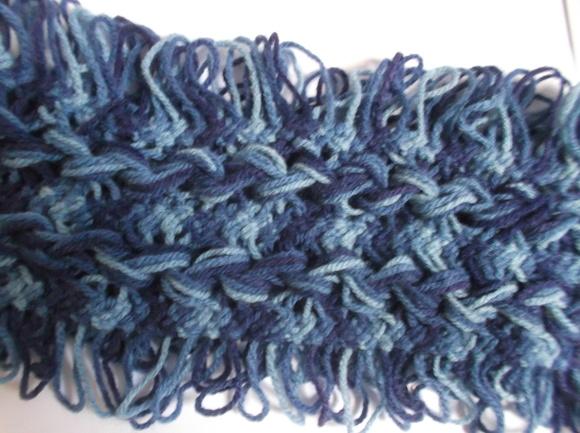 Cachecol Azul de Crochê de Grampo