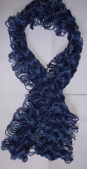 Cachecol Azul de Crochê de Grampo