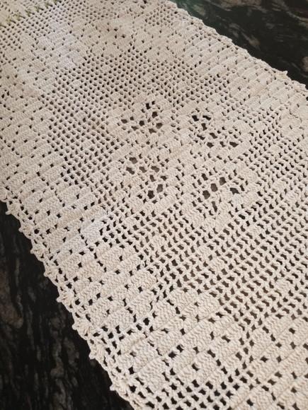 Caminho de Mesa Coração em Crochê