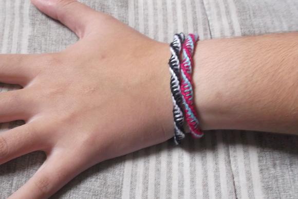 Kit com 2 Pulseiras da Amizade de Macramê