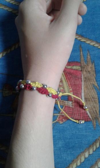 Pulseira de Macramê com Miçangas Brilhantes