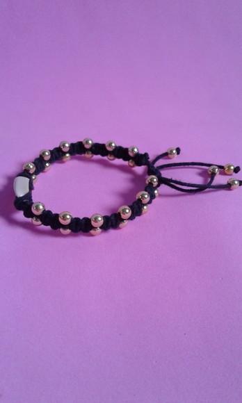 Pulseira de Macramê com Miçangas e Búzios