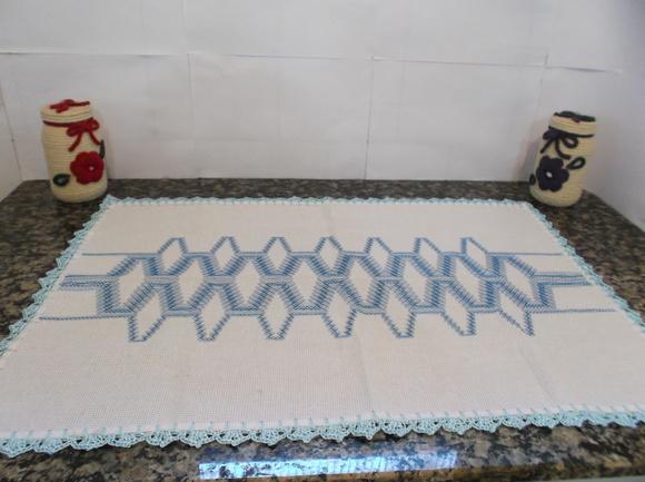 Toalha Centro de Mesa Bordada em Vagonite