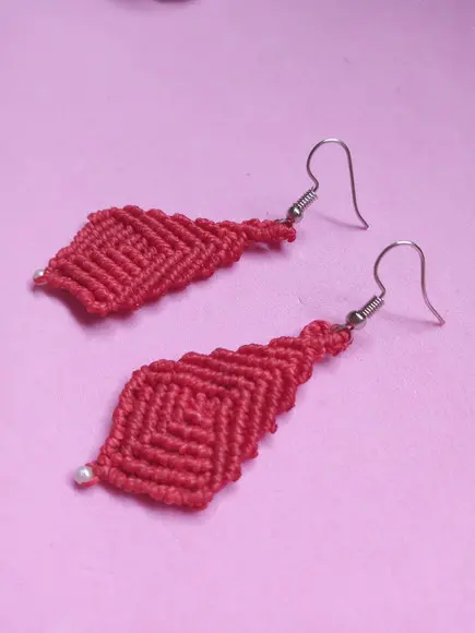 Brinco Losango com Miçanga de Macramê