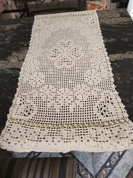 Caminho de Mesa Coração em Crochê