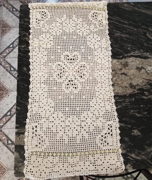 Caminho de Mesa Coração em Crochê