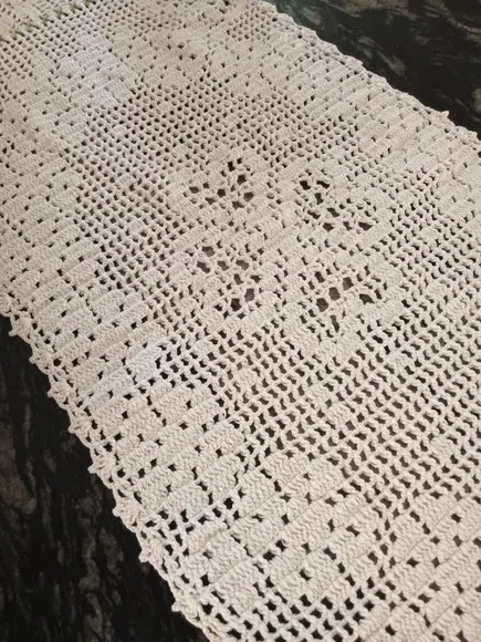 Caminho de Mesa Coração em Crochê