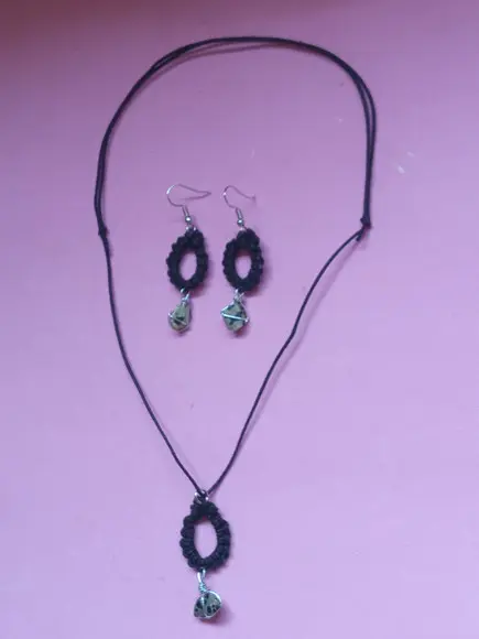 Conjunto Colar com Brincos de Macramê com Jaspe Dálmata