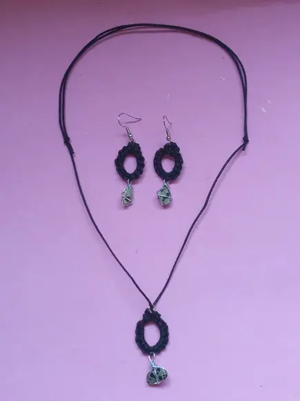 Conjunto Colar com Brincos de Macramê com Jaspe Dálmata