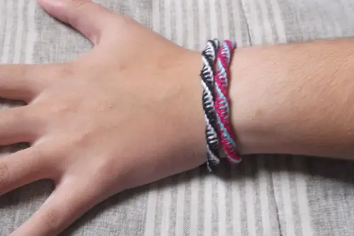 Kit com 2 Pulseiras da Amizade de Macramê