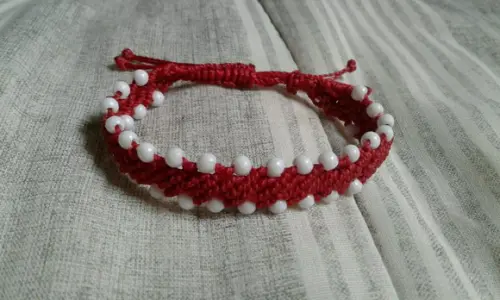 Pulseira de Macramê com Miçangas