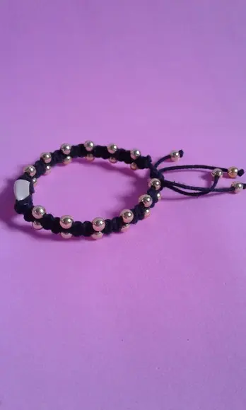 Pulseira de Macramê com Miçangas e Búzios