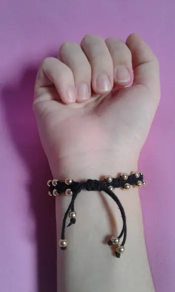 Pulseira de Macramê com Miçangas e Búzios