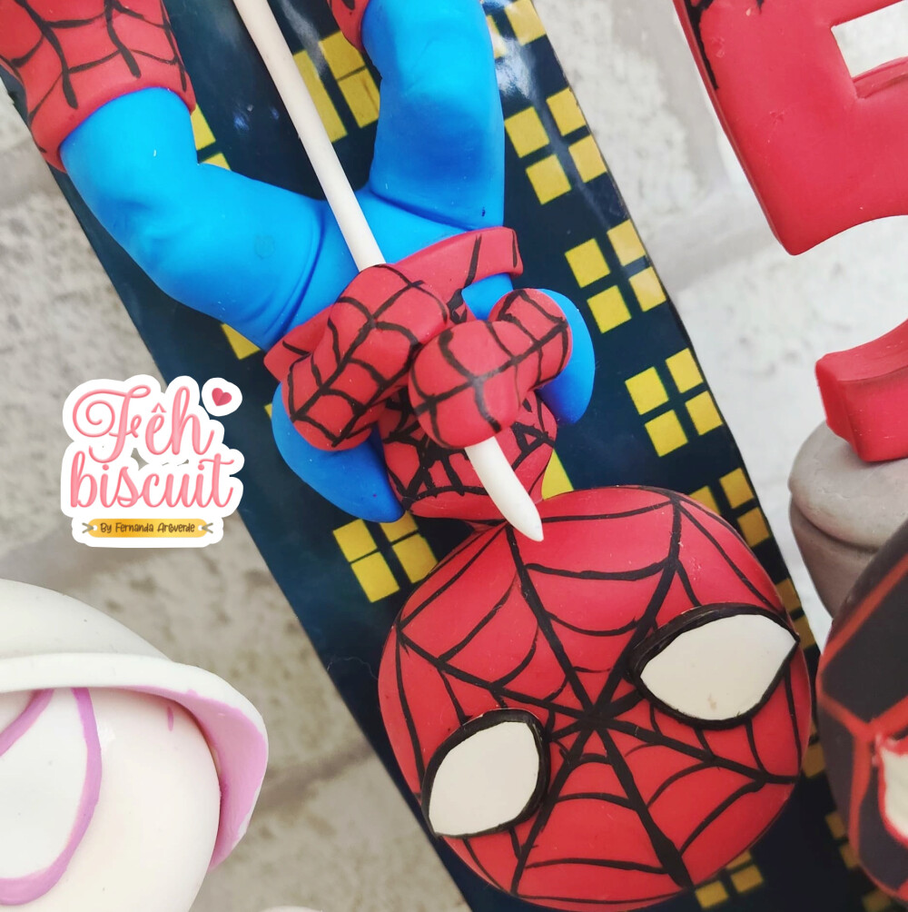 Topo de bolo homem aranha de biscuit