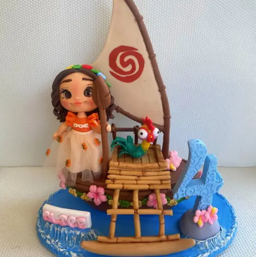 Topo de Bolo Moana no Barco
