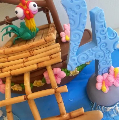 Topo de Bolo Moana no Barco