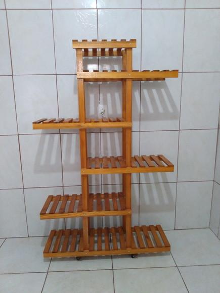 Kit Com Quatro Floreiras De Chão Com Rodízios.