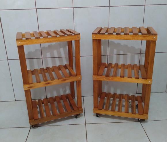 Kit Com Quatro Floreiras De Chão Com Rodízios.