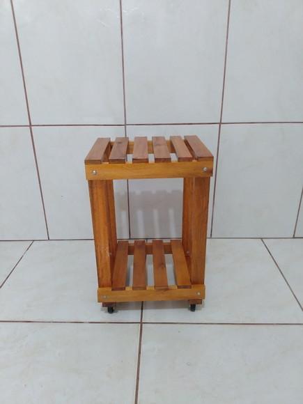 Kit Com Quatro Floreiras De Chão Com Rodízios.