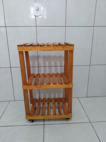 Kit Com Quatro Floreiras De Chão Com Rodízios.
