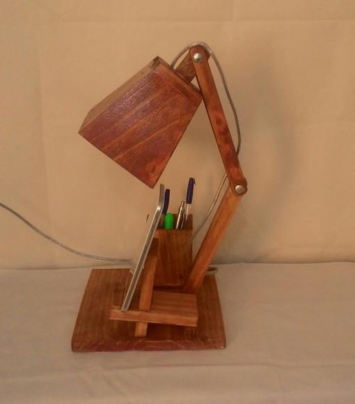Luminária de mesa articulada artesanal porta celular caneta