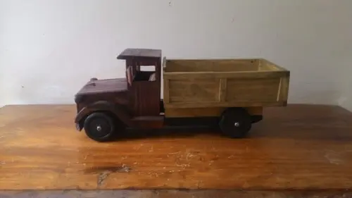 Caminhão pick up de madeira