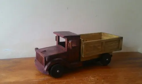 Caminhão pick up de madeira