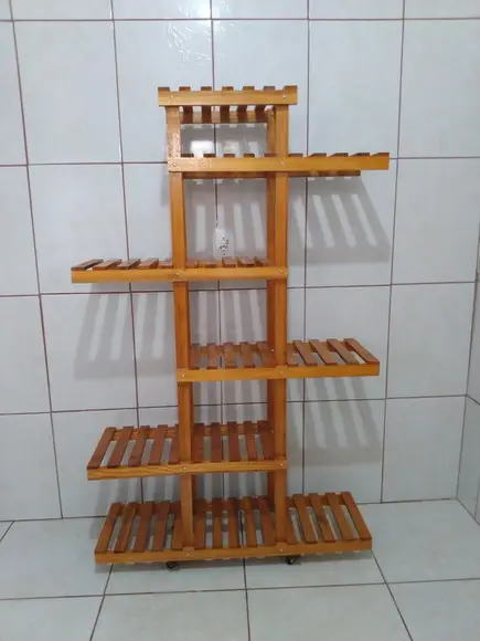 Kit Com Quatro Floreiras De Chão Com Rodízios.