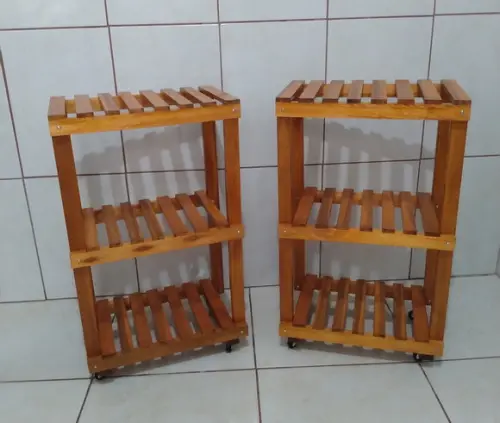 Kit Com Quatro Floreiras De Chão Com Rodízios.