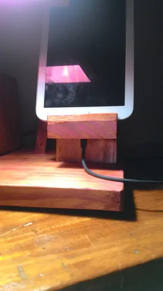 Luminária de mesa articulada artesanal porta celular caneta