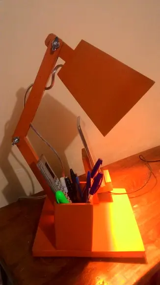 Luminária de mesa porta celular e porta canetas