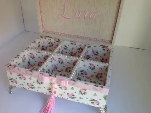 Caixa Linho e Floral Delicada.