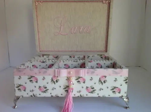 Caixa Linho e Floral Delicada.