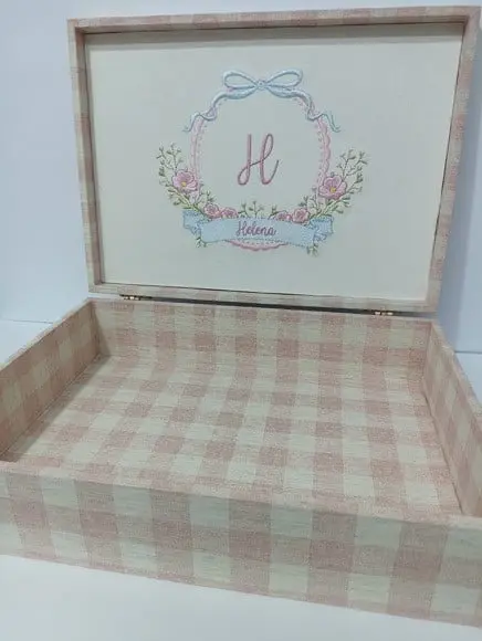 Caixa Maternidade Bordada Floral