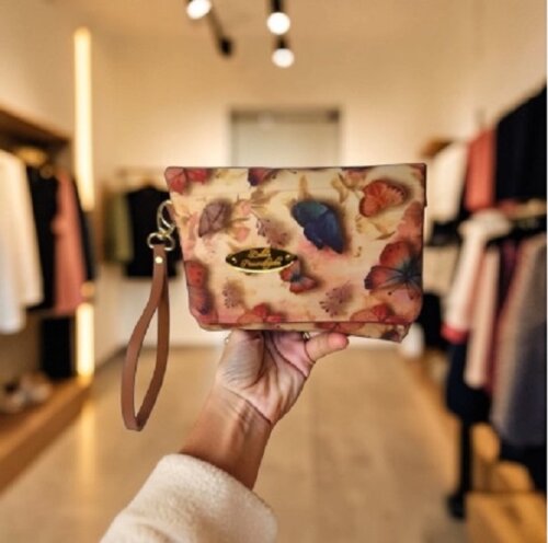Carteira Feminina Artesanal de Mão Estampada de Borboletas