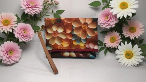Carteira Feminina Artesanal de Mão Floral Delicada