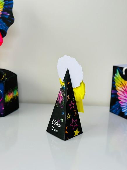 Caixa Pirâmide / Cone de Neon