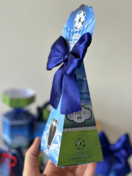 Caixa Pirâmide/cone para Festa Liga dos Campeões
