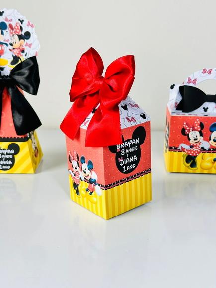 Kit 21 Caixas do Tema Mickey e Minnie