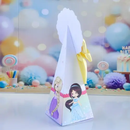 Caixa Cone/pirâmide Princesas