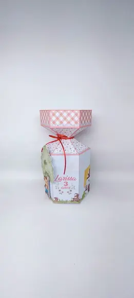 Caixa Meia Bala da Chapeuzinho Vermelho com Aplique em 3d.
