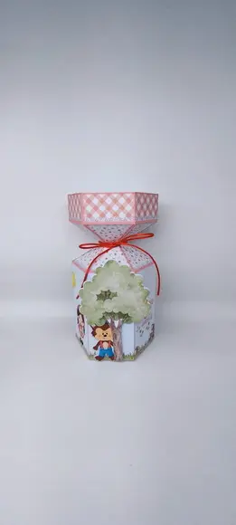 Caixa Meia Bala da Chapeuzinho Vermelho com Aplique em 3d.